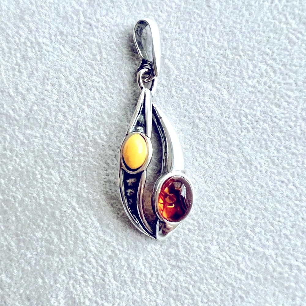 NWOT. Baltic Amber (1kt) & Honey Amber (.75kt) Pendant in .925 Sterling Silver